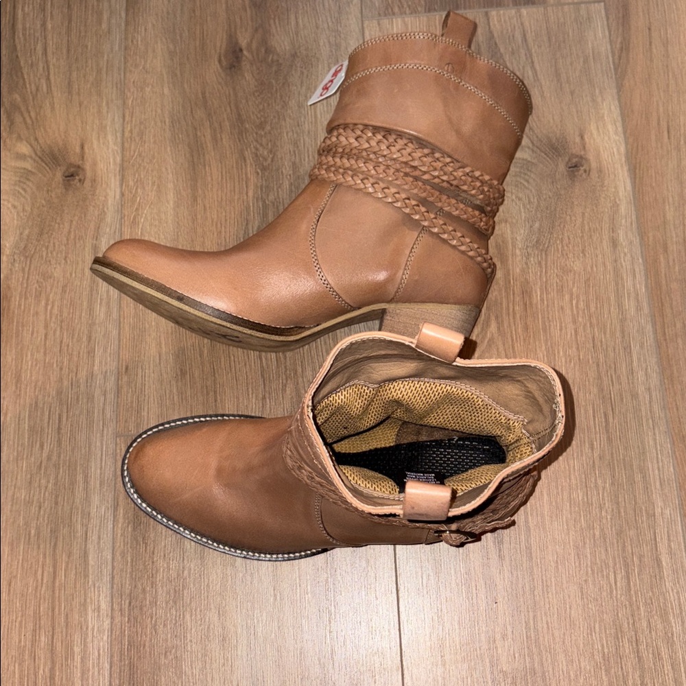 NWT Dingo Cowboy boots, size 10M. - Picture 3 of 5